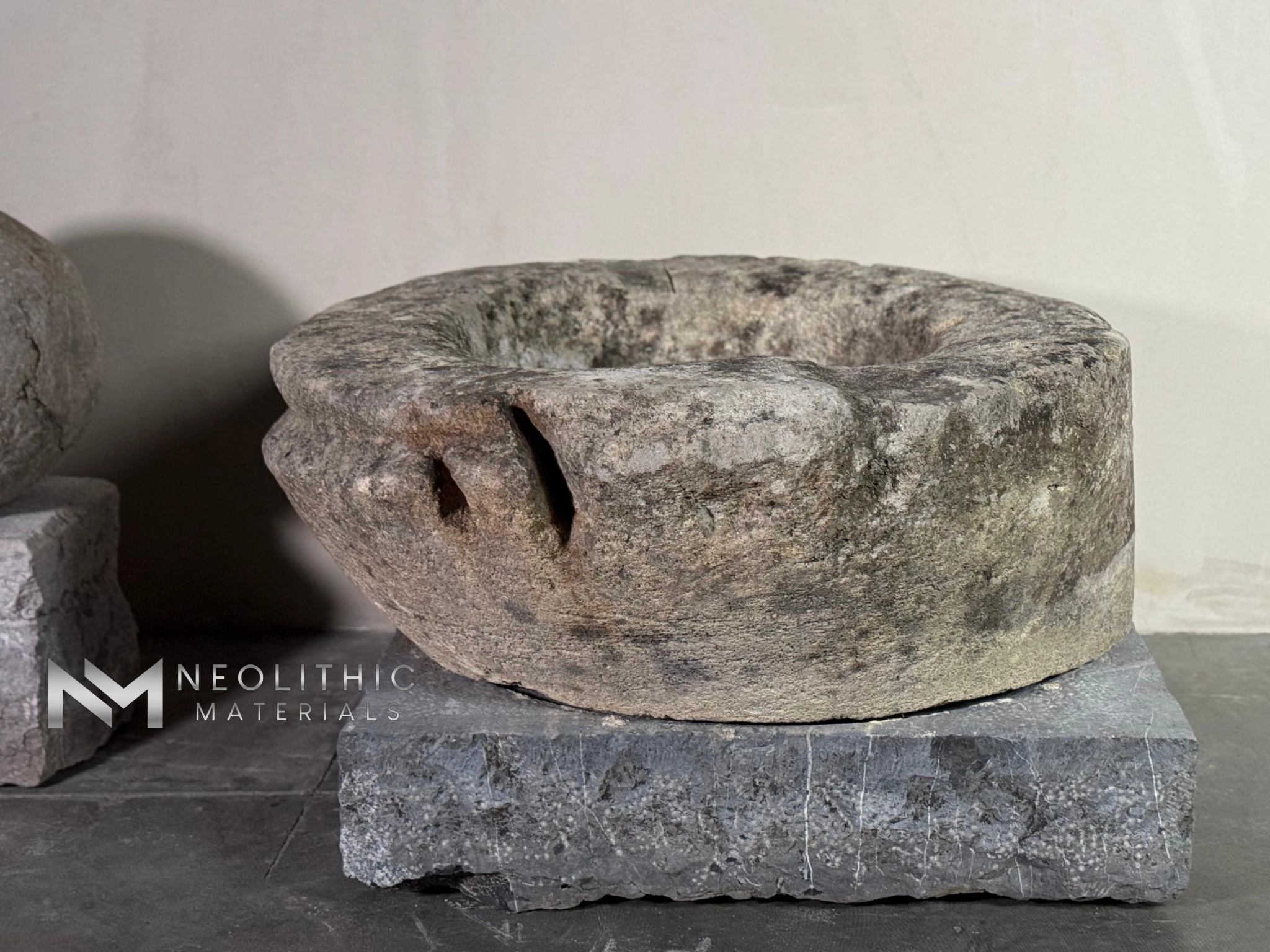 French Antique 18th Century Petit Limestone Well - Image 7